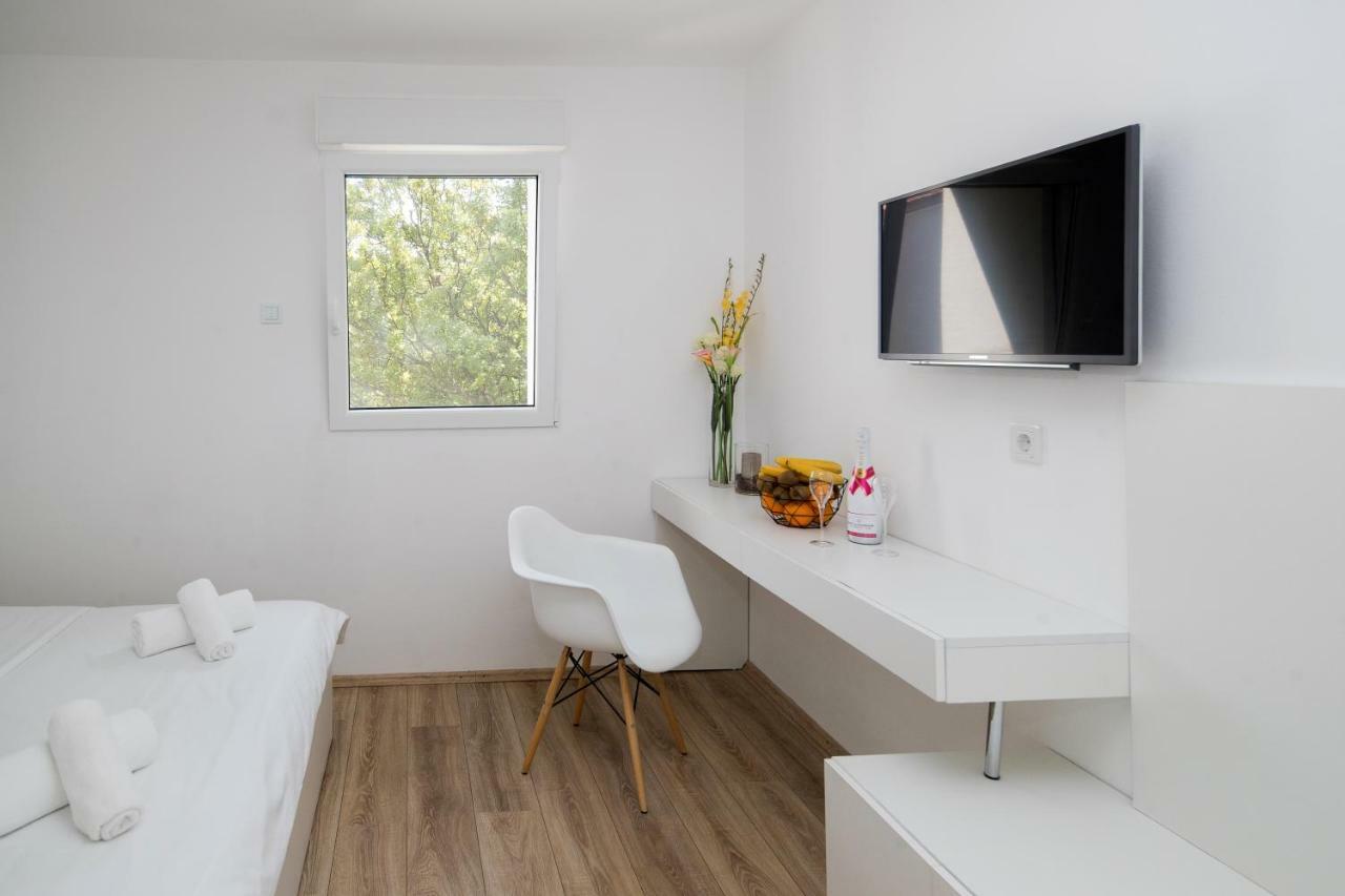 Rocky Beach Rooms 诺维·维诺多尔斯基 外观 照片