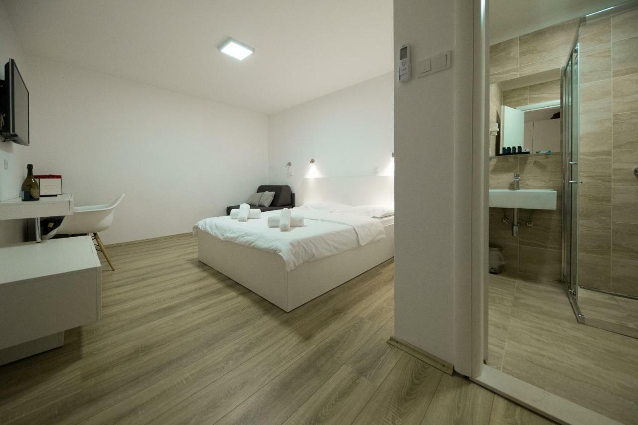 Rocky Beach Rooms 诺维·维诺多尔斯基 外观 照片