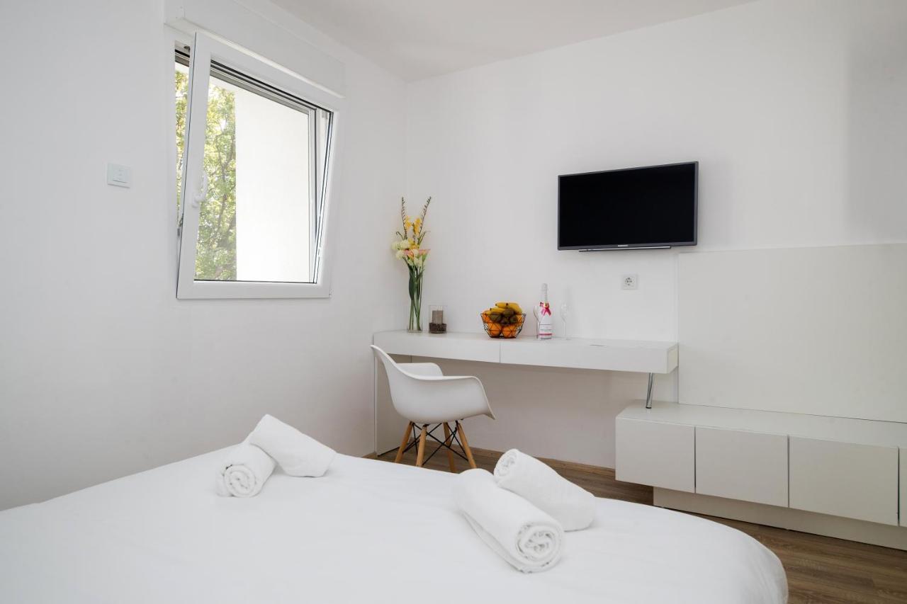 Rocky Beach Rooms 诺维·维诺多尔斯基 外观 照片