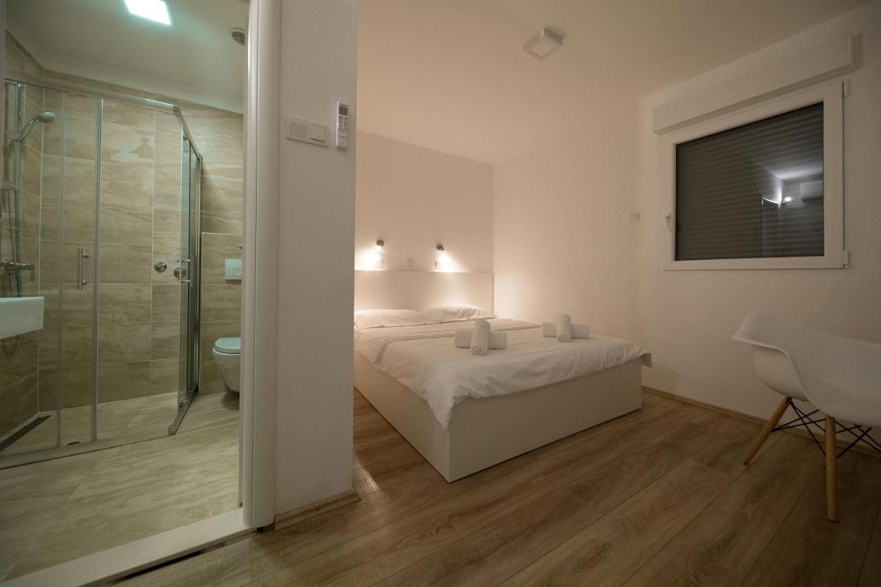Rocky Beach Rooms 诺维·维诺多尔斯基 外观 照片