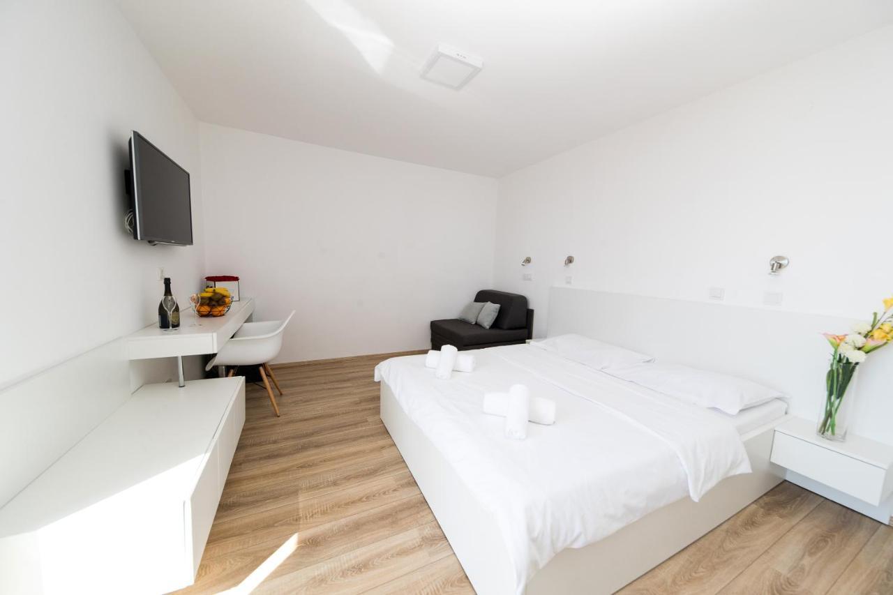 Rocky Beach Rooms 诺维·维诺多尔斯基 外观 照片